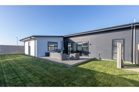 Photo of property in 33 Highgate Drive, Rangiora, 7400