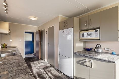 Photo of property in 10 Avon Street, Rongotea, 4476