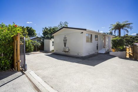 Photo of property in 43 Valley View Road, Glenfield, Auckland, 0629
