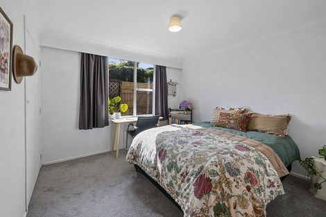 Photo of property in 10 Shortland Street, Lower Vogeltown, New Plymouth, 4310