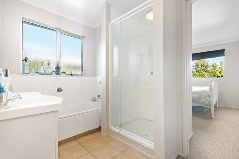 Photo of property in 4 Cedar Drive, Kelvin Heights, Queenstown, 9300