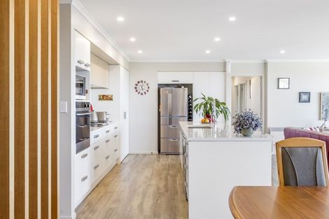 Photo of property in 16 Ruth Craig Place, Stanmore Bay, Whangaparaoa, 0932