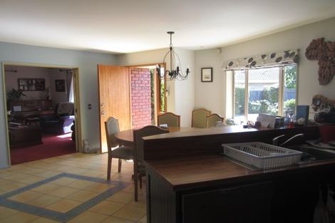 Photo of property in 7 Nortons Road, Avonhead, Christchurch, 8042