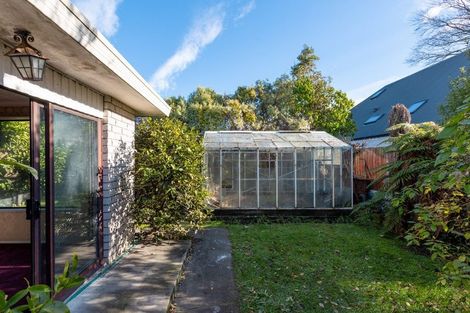 Photo of property in 2/17 Garreg Road, Fendalton, Christchurch, 8052