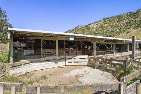 Photo of property in 2560 Rawhitiroa Road, Matemateaonga, Eltham, 4399