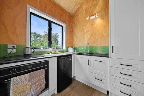 Photo of property in 8 Hawkins Drive, Martinborough, 5711