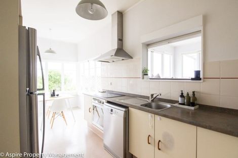 Photo of property in 21 Pupuke Road, Birkenhead, Auckland, 0627