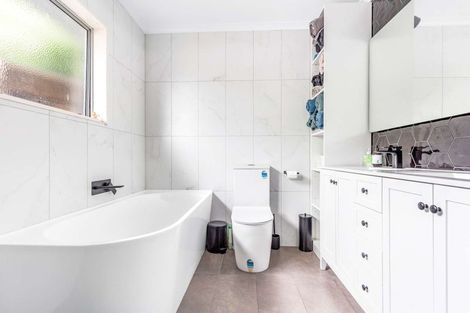 Photo of property in 48 Iles Road, Lynmore, Rotorua, 3010