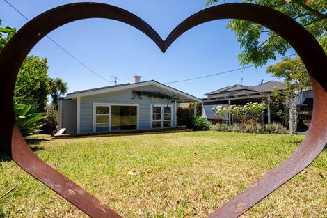 Photo of property in 15 Kowhai Road, Mairangi Bay, Auckland, 0630