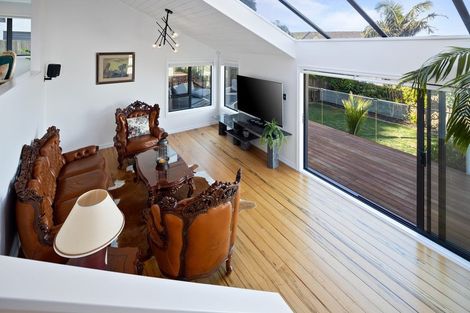 Photo of property in 4 Calypso Place, Rothesay Bay, Auckland, 0630