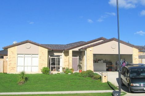 Photo of property in 12 Fairford Avenue, Henderson, Auckland, 0612