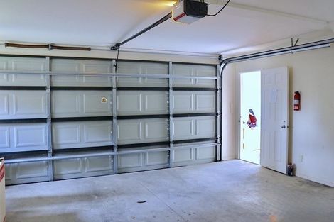 Photo of property in 23 Springside Place, New Lynn, Auckland, 0600