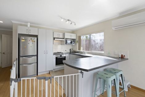Photo of property in 9 Staten Place, Mangere, Auckland, 2022