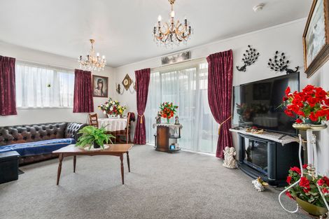 Photo of property in 10 Kaumatua Place, Te Atatu Peninsula, Auckland, 0610