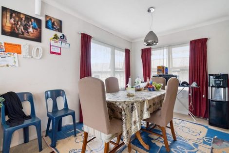 Photo of property in 137 Gossamer Drive, Pakuranga Heights, Auckland, 2010