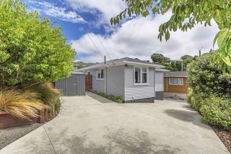 Photo of property in 12 Takatimu Way, Johnsonville, Wellington, 6037