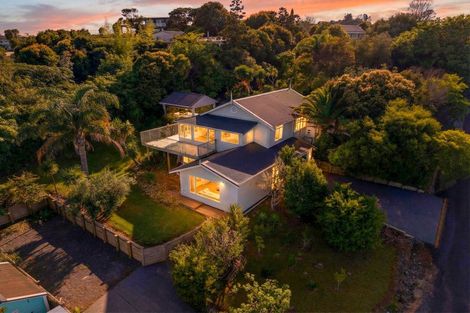 Photo of property in 8 Robertson Street, Russell, 0202