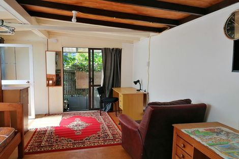 Photo of property in 2/328 East Coast Road, Sunnynook, Auckland, 0632
