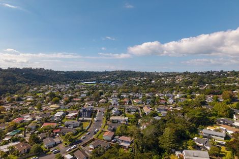 Photo of property in 2/8 Thistledew Place, Bayview, Auckland, 0629