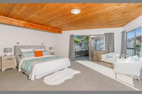 Photo of property in 3 Farr Road, West Harbour, Auckland, 0618