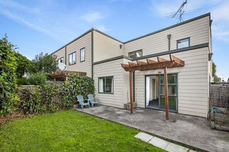 Photo of property in 8/17 Harbour View Road, Te Atatu Peninsula, Auckland, 0610