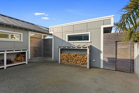 Photo of property in 31 Rauparaha Street, Waikanae Beach, Waikanae, 5036
