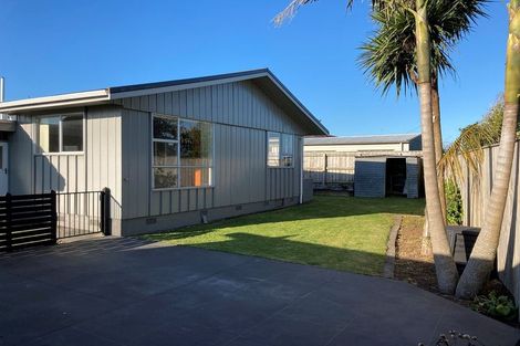 Photo of property in 8 Evelyn Place, Welbourn, New Plymouth, 4310