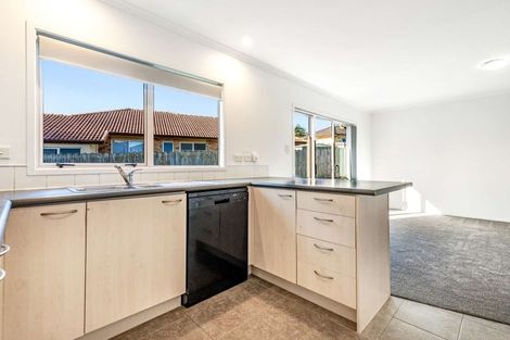 Photo of property in 6 Bibury Avenue, Henderson, Auckland, 0612