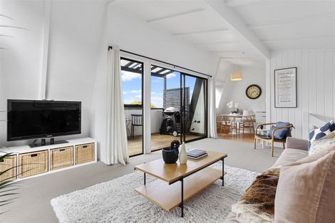 Photo of property in 3/6 Le Roy Terrace, Birkenhead, Auckland, 0626