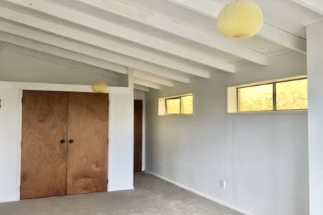 Photo of property in 18 Halldene Terrace, Red Beach, 0932