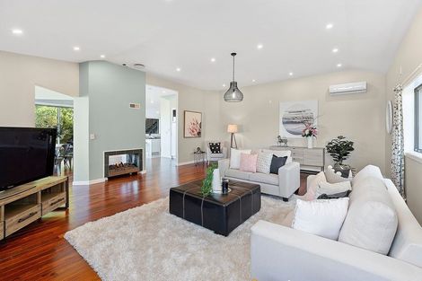 Photo of property in 9 Inverell Way, Seatoun, Wellington, 6022