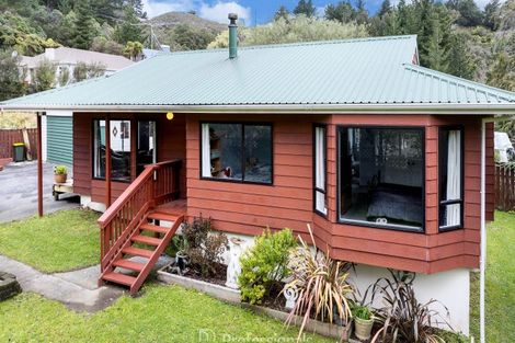 Photo of property in 11 Monarch Grove, Maoribank, Upper Hutt, 5018
