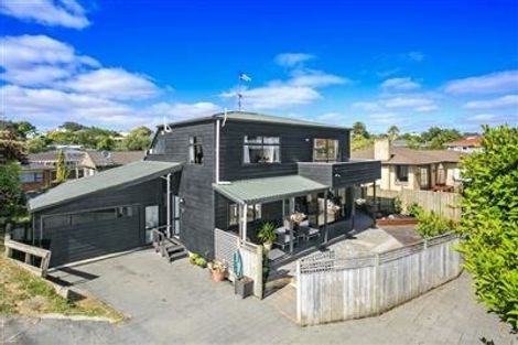 Photo of property in 2/182 Queen Street, Northcote Point, Auckland, 0627