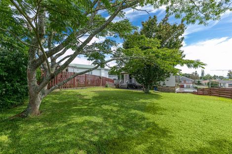 Photo of property in 17 Divich Avenue, Te Atatu South, Auckland, 0610