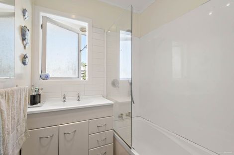 Photo of property in 70 Smythe Road, Henderson, Auckland, 0612