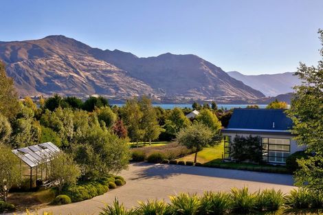 Photo of property in 251 Beacon Point Road, Wanaka, 9305