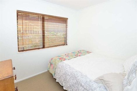 Photo of property in 2/20 Valecrest Place, Bayview, Auckland, 0629