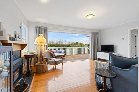 Photo of property in 35 Riverhead Road, Kumeu, 0810
