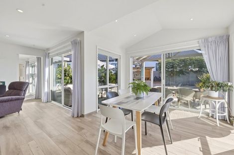 Photo of property in 15 Odlin Lane, Red Beach, 0932