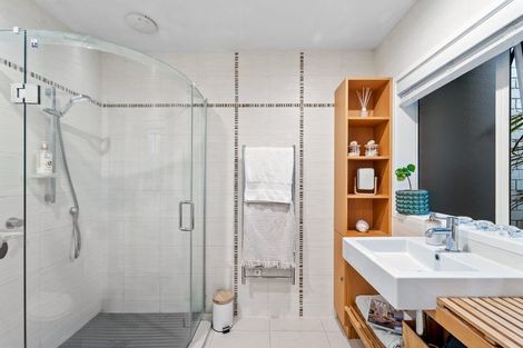 Photo of property in 9 Sandown Road, Rothesay Bay, Auckland, 0630