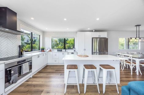 Photo of property in 60 Gatman Street, Birkdale, Auckland, 0626