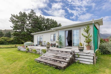 Photo of property in 5 Prospector Place, Barrytown, Runanga, 7873