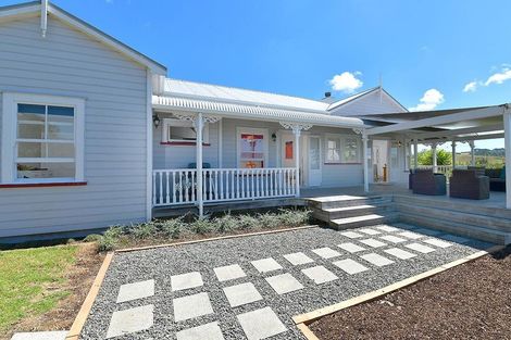 Photo of property in 940 South Head Road, South Head, Helensville, 0874