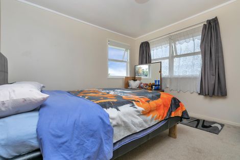 Photo of property in 1/32 Rosewarne Crescent, Glendene, Auckland, 0602