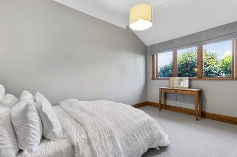 Photo of property in 8 Robieson Lane, Roseneath, Wellington, 6011