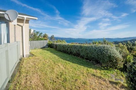 Photo of property in 5 Peach Tree Grove, Maungaraki, Lower Hutt, 5010