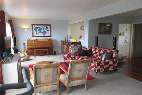 Photo of property in 84 Ocean View Road, Northcote, Auckland, 0627