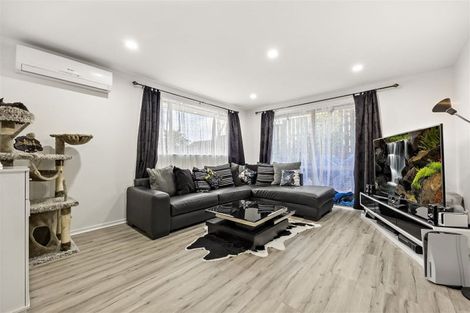 Photo of property in 3 Jever Place, Massey, Auckland, 0614