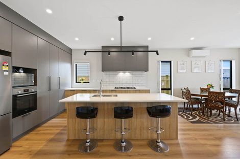 Photo of property in 12 Korowhiti Road, Clarks Beach, 2122