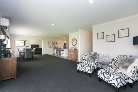 Photo of property in 126 Pohutukawa Place, Waiwhakaiho, New Plymouth, 4312